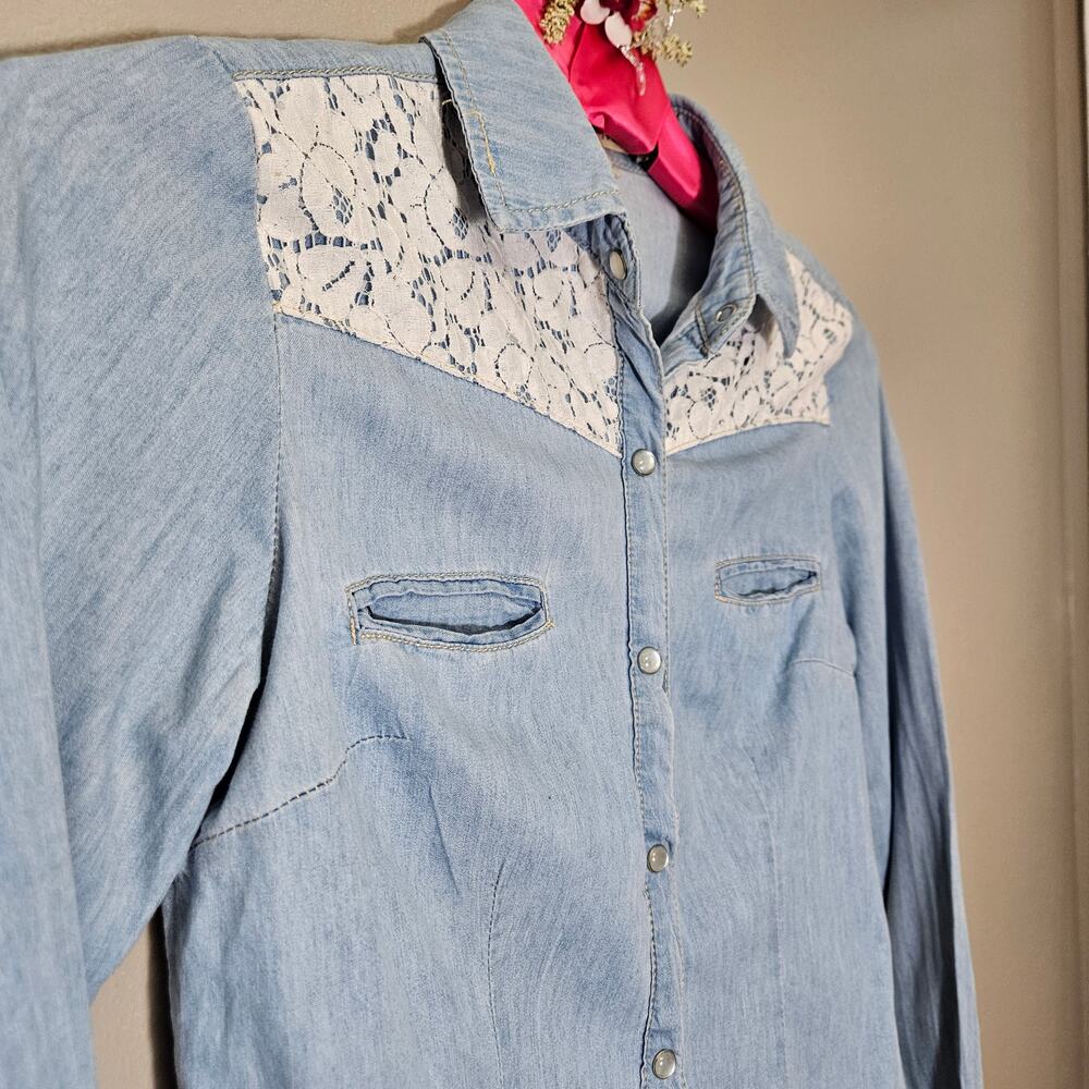 Fun&Flirt WomenM Chambray PearlSnap Shirt Lace Western Y2K Boho Rodeo Festival